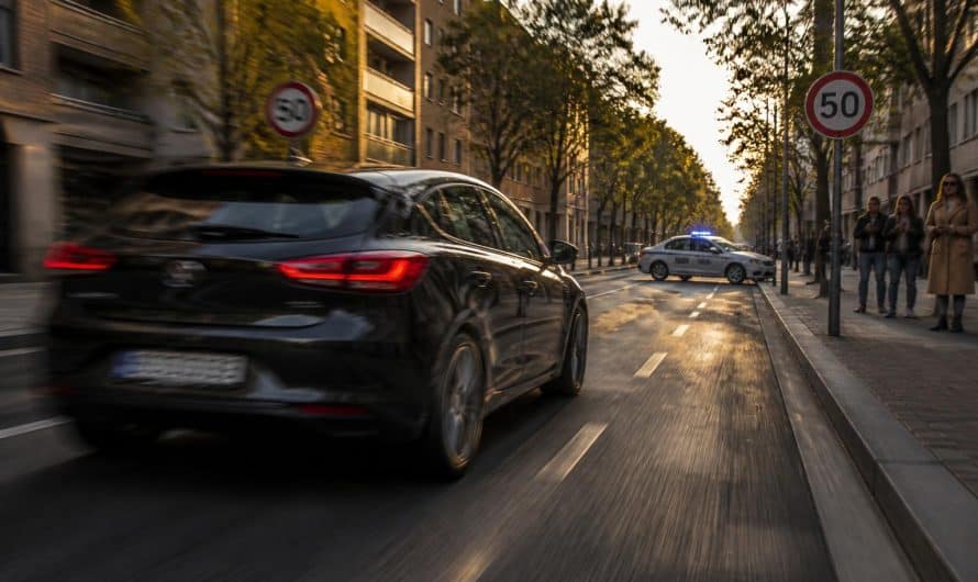 Contrôlé à plus de 100 km/h en zone 50 : sa vitesse excessive ne lui laisse aucune échappatoire