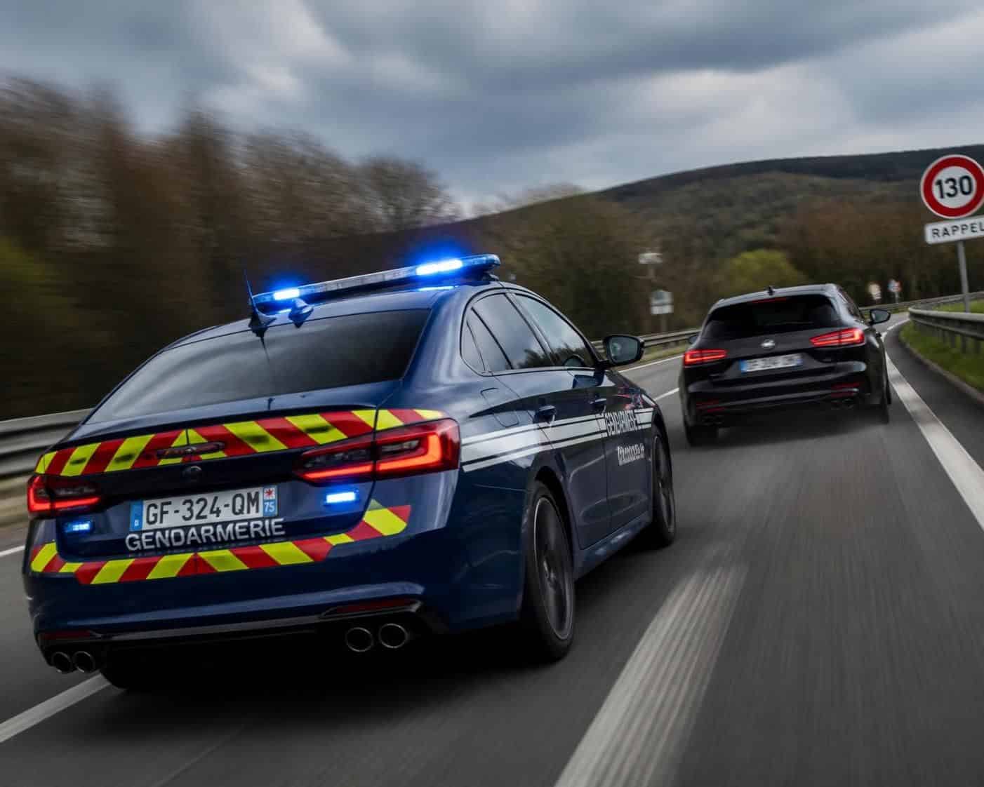 un chauffard r&eacute;cidiviste est flash&eacute; &agrave; 219 km/h sur une route limit&eacute;e &agrave; 110 km/h. il double plusieurs v&eacute;hicules avant de freiner trop tard en apercevant les gendarmes.