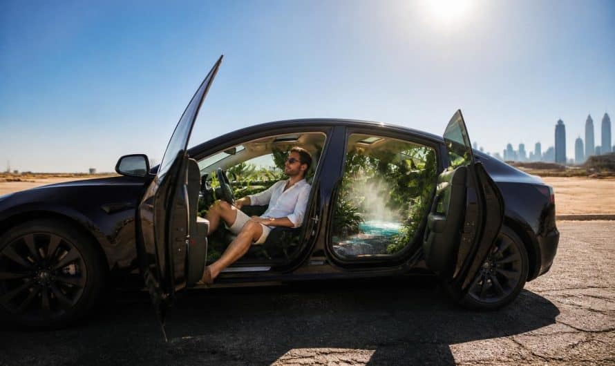 découvrez comment cet homme transforme sa tesla en une oasis climatisée sous une chaleur de 43 °c, une astuce ingénieuse pour échapper à la canicule.
