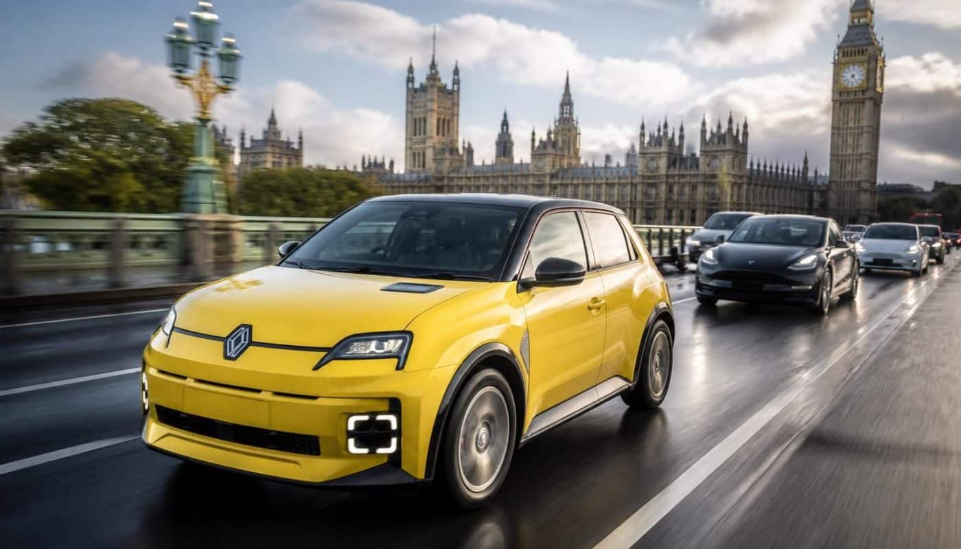 découvrez comment la renault 5 s'impose au royaume-uni en devançant les tesla grâce à des ventes en forte progression, séduisant ainsi les premiers acheteurs britanniques.