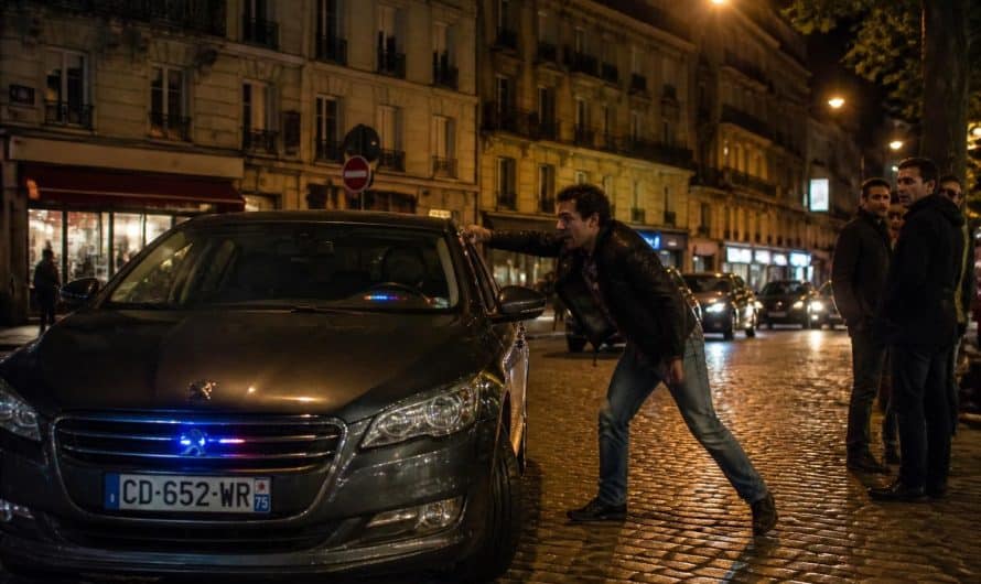 un homme sous l'emprise de l'alcool attaque une voiture banalisée de la police, la prenant à tort pour un véhicule de « parisiens ».