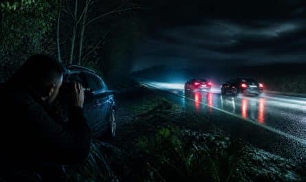 deux automobilistes surpris en excès de vitesse à plus de 200 km/h, la gendarmerie maintient une surveillance discrète mais efficace pour assurer la sécurité routière.