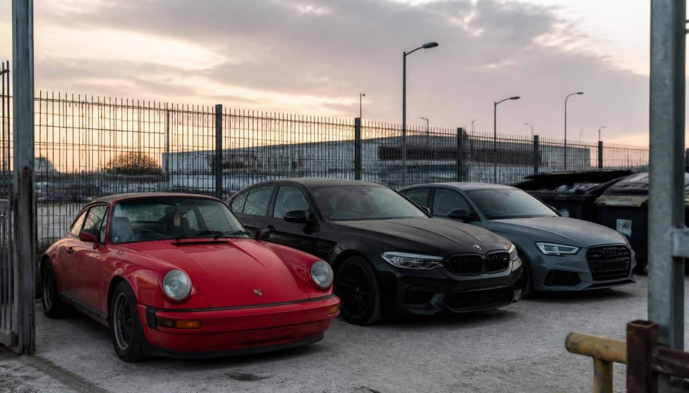 découvrez l'histoire surprenante des bolides de prestige comme la porsche 911, bmw m5 et audi a3 lorsqu'ils se retrouvent en fourrière. entre luxe et mésaventures, plongez dans cet univers inattendu.