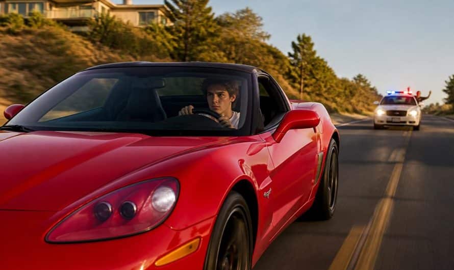 un adolescent de 17 ans est flashé à 198 km/h au volant d'une corvette, déclenchant une alerte immédiate aux parents par la police.