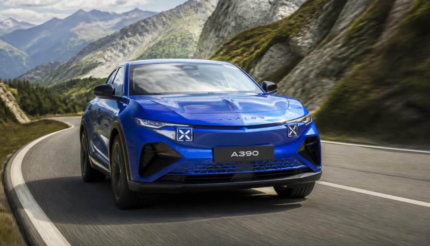 découvrez la première prise en main de l'alpine a 390 électrique, une voiture électrique qui allie puissance et élégance pour une expérience de conduite inédite sur la route.